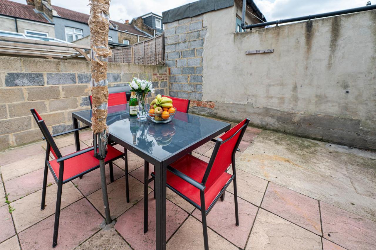 Beautiful 4 Bedrooms House, 7 Walk To Train Station Plumstead  Bagian luar foto